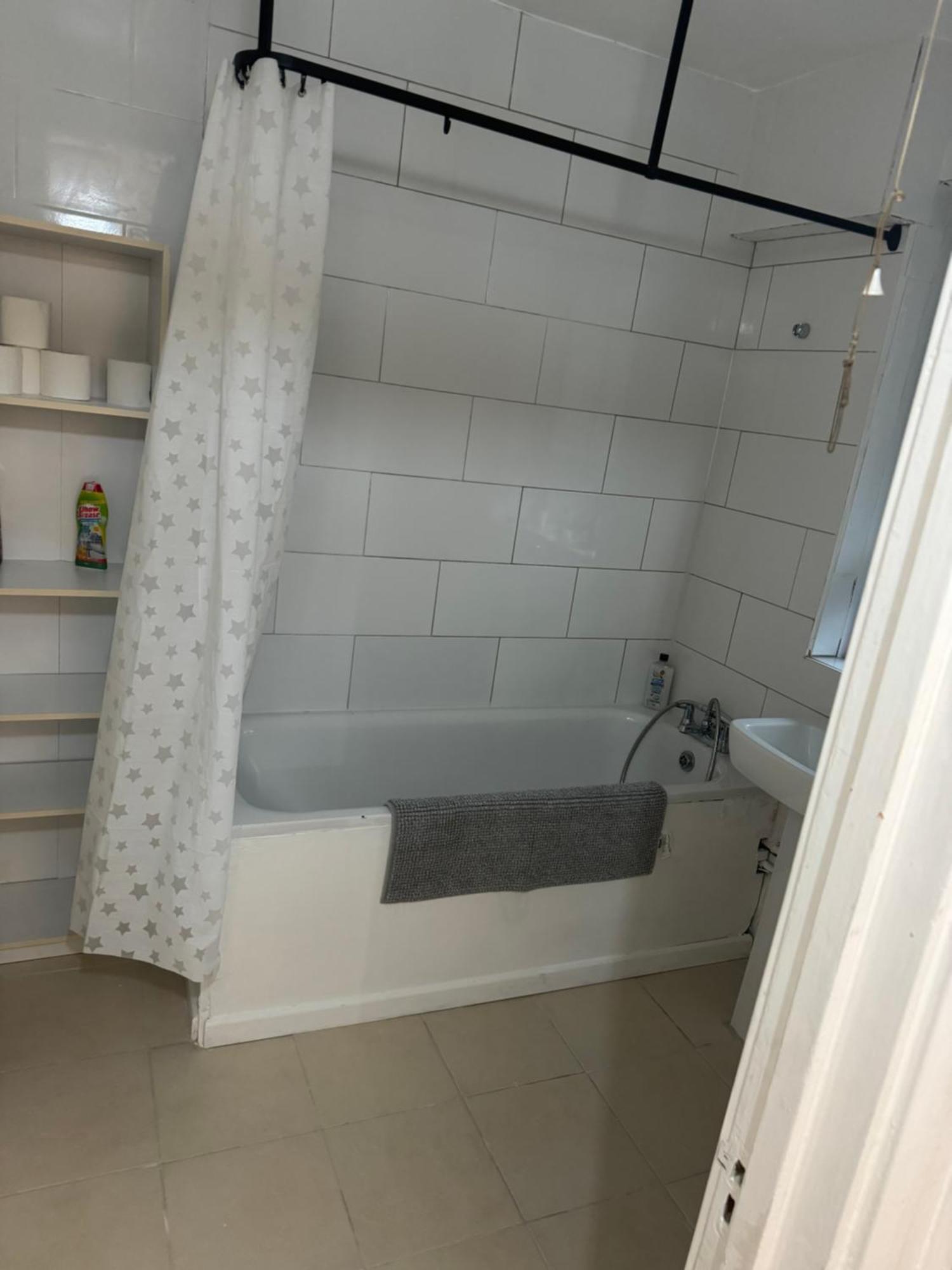 One Bedroom Apartment In Tower Bridge Road Лондон Екстериор снимка