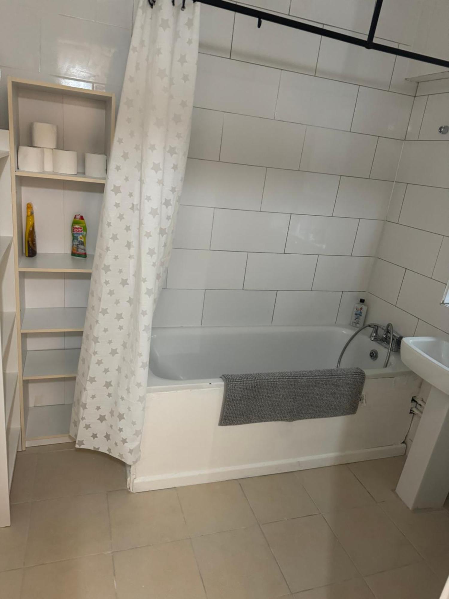 One Bedroom Apartment In Tower Bridge Road Лондон Екстериор снимка