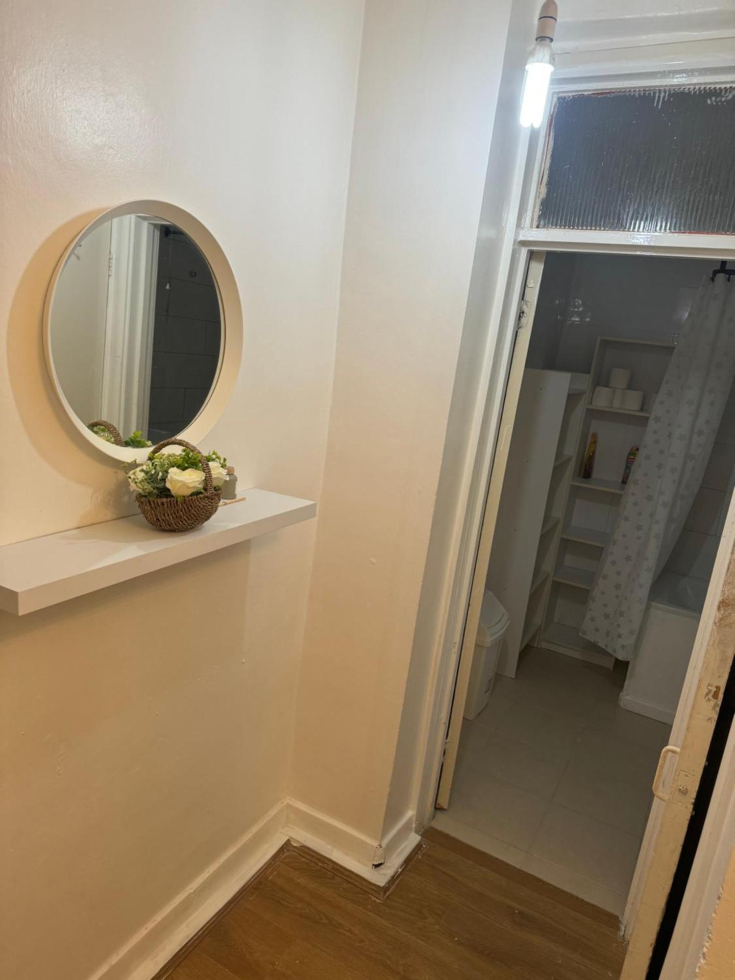 One Bedroom Apartment In Tower Bridge Road Лондон Екстериор снимка